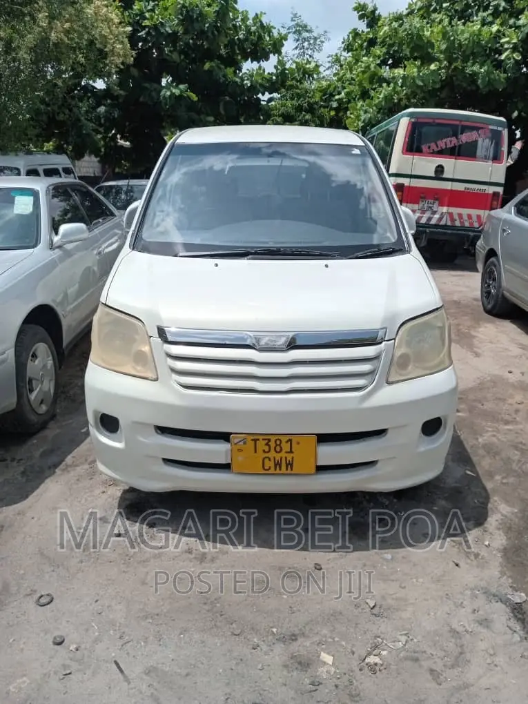 Toyota Noah 2003 White