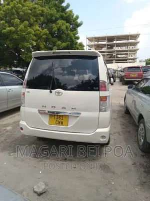 Toyota Noah 2003 White