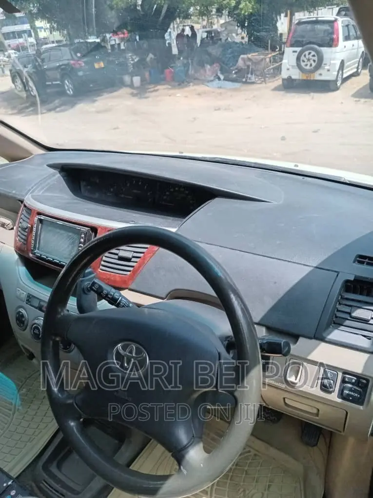 Toyota Noah 2003 White