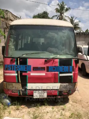 Mitsubishi Fuso Rosa 2000 Red