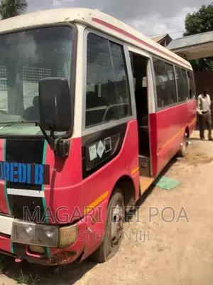 Mitsubishi Fuso Rosa 2000 Red