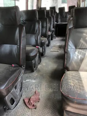 Mitsubishi Fuso Rosa 2000 Red