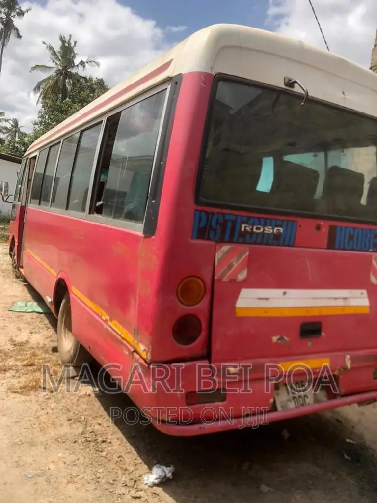 Mitsubishi Fuso Rosa 2000 Red
