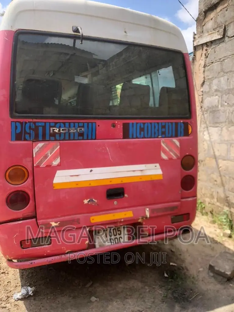 Mitsubishi Fuso Rosa 2000 Red