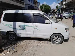 Toyota Noah 2004 White