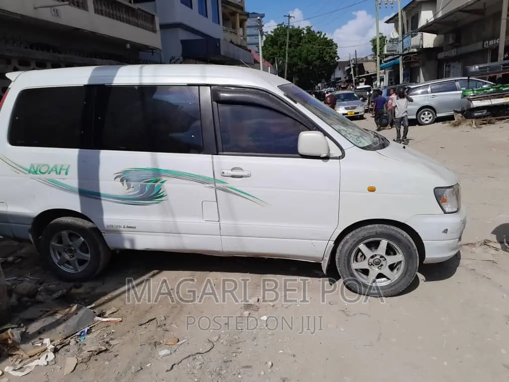 Toyota Noah 2004 White