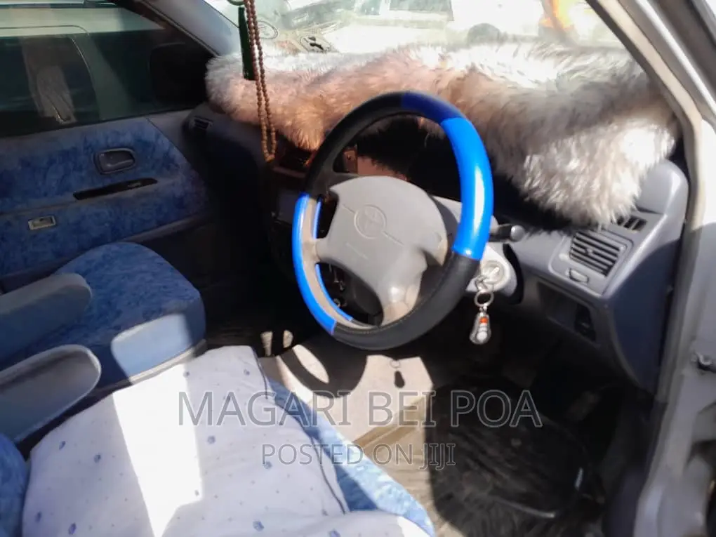 Toyota Noah 2004 White