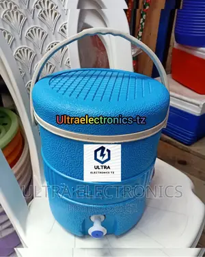 Best Quality Material Cooler Box/Deli/ ICEBOX Yenye Lita 7.5