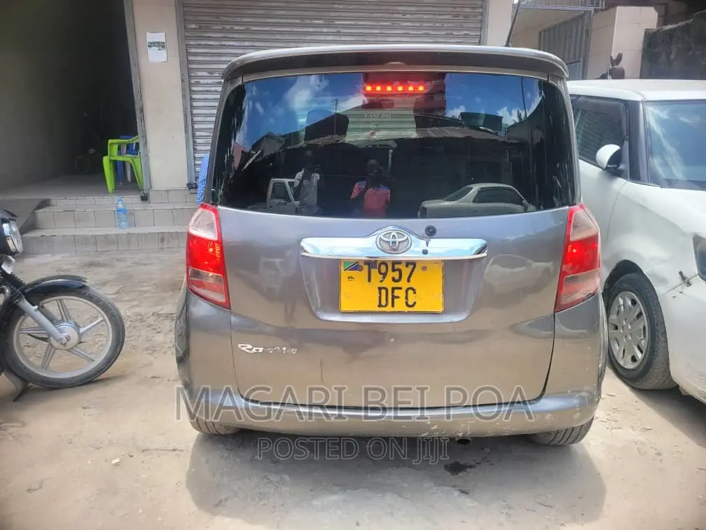 Toyota Ractis 2007 Gray