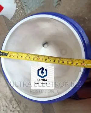 Best Quality Material Cooler Box/ Deli /ICEBOX Yenye Lita 9