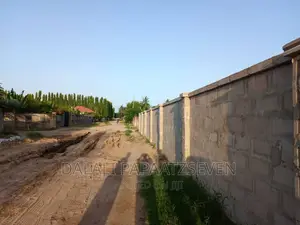 Eneo Lenye Ukubwa Wa SQMT 915 Linauzwa Lipo Tegeta Nyuki