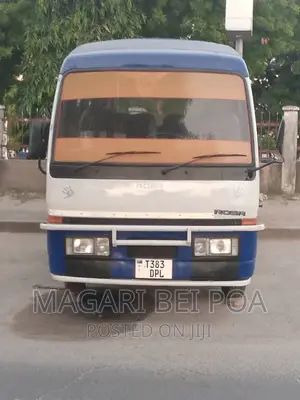 Mitsubishi Fuso Rosa 2000 White