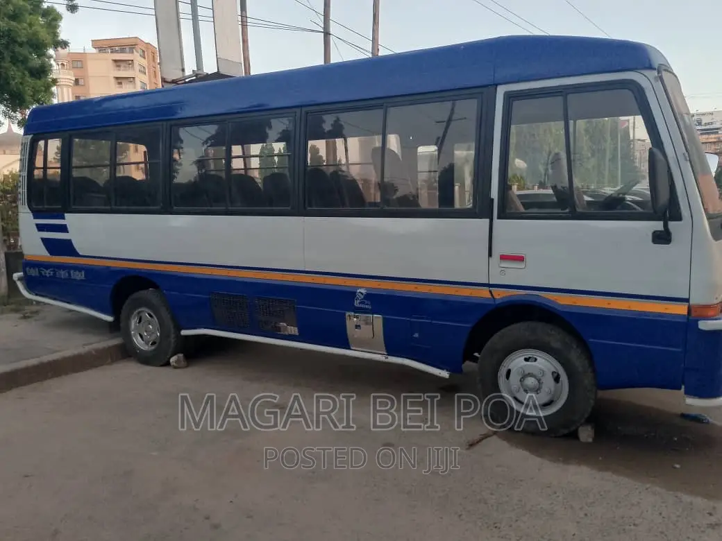 Mitsubishi Fuso Rosa 2000 White