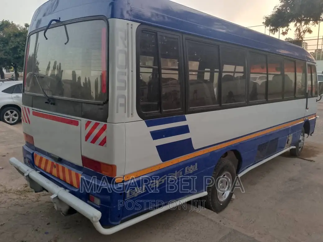 Mitsubishi Fuso Rosa 2000 White