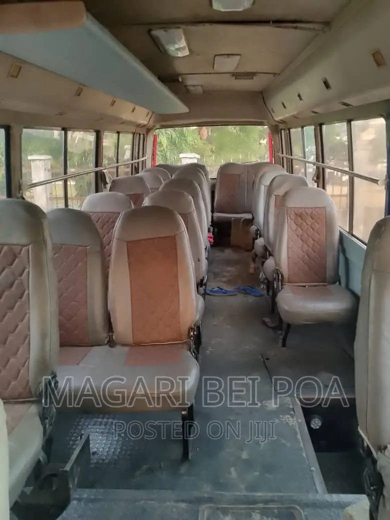 Mitsubishi Fuso Rosa 2000 White