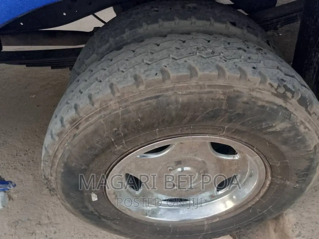 Mitsubishi Fuso Rosa 2000 White