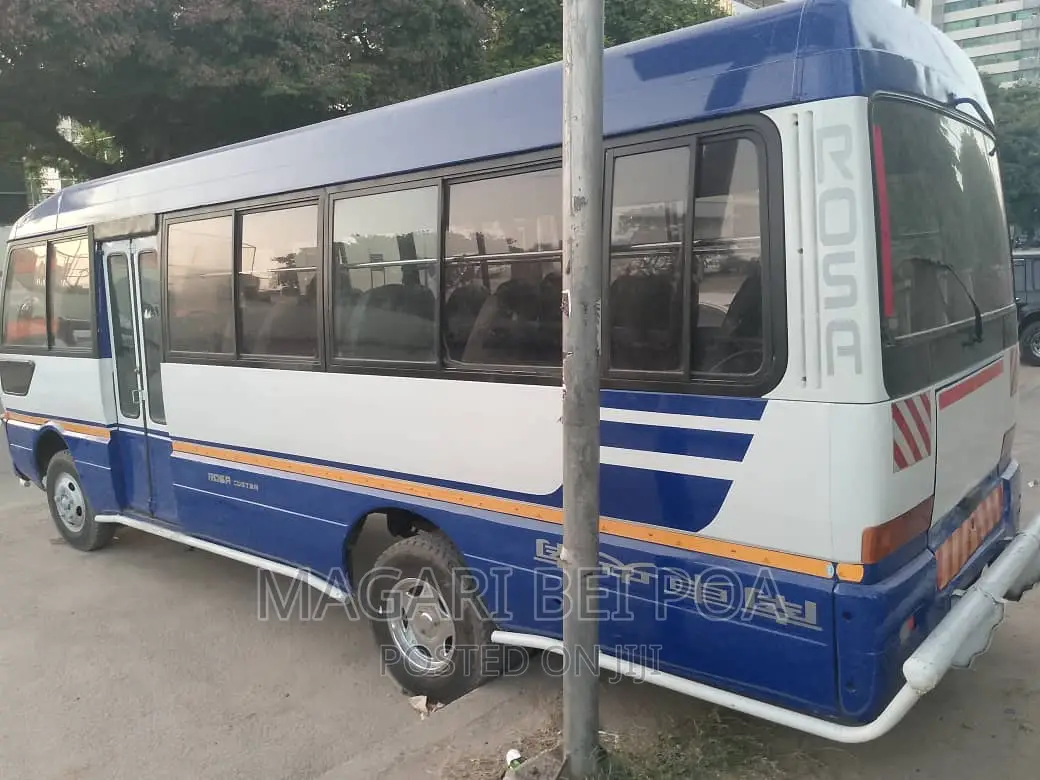 Mitsubishi Fuso Rosa 2000 White