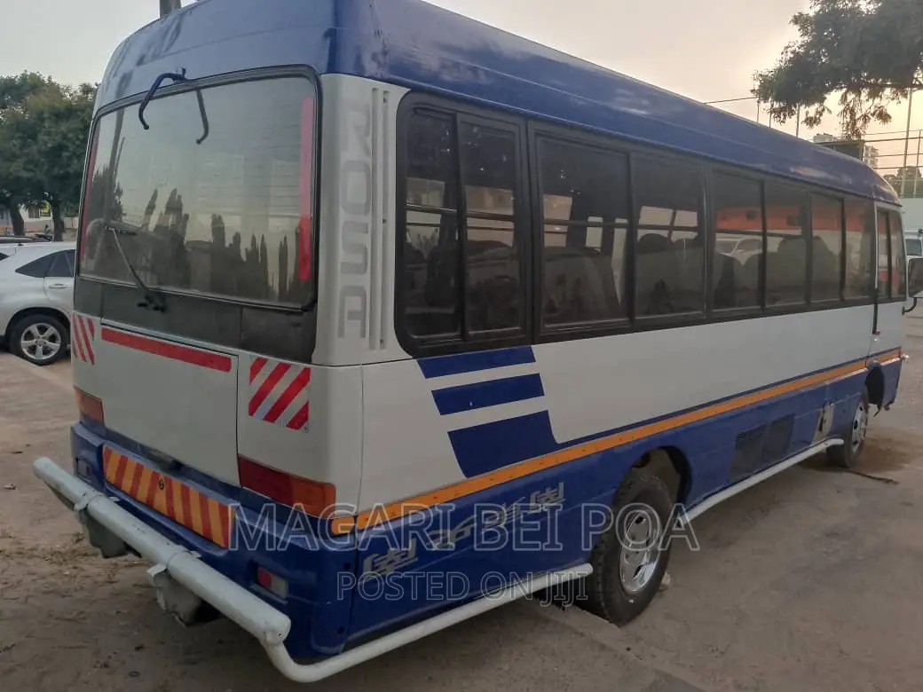 Mitsubishi Fuso Rosa 2000 White