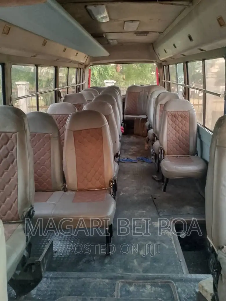 Mitsubishi Fuso Rosa 2000 White