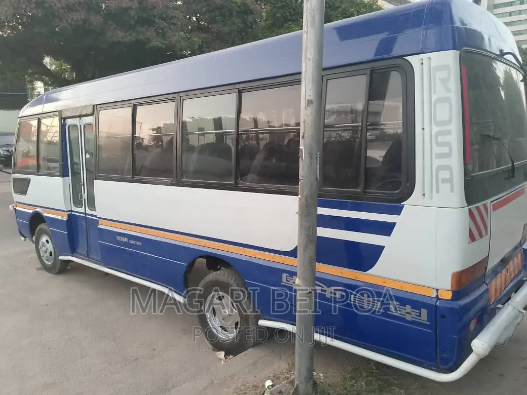 Mitsubishi Fuso Rosa 2000 White