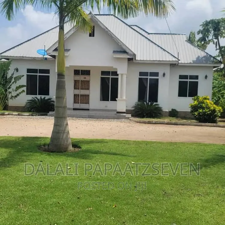 3bdrm House in Dalalipapaatzseven, Kinondoni for sale
