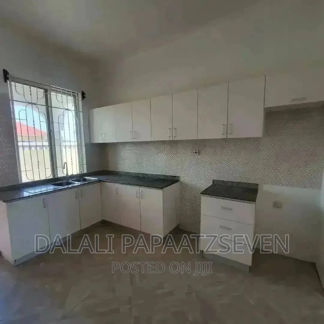 3bdrm House in Dalalipapaatzseven, Kinondoni for sale