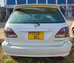 Toyota Harrier 2001 White