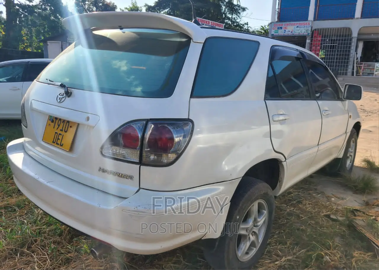Toyota Harrier 2001 White