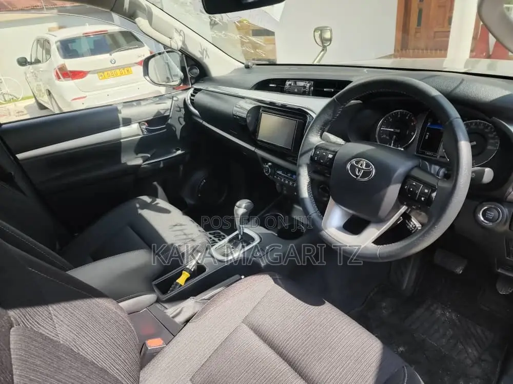 Toyota Hilux 2018 White