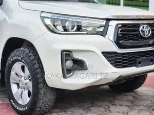 Toyota Hilux 2018 White