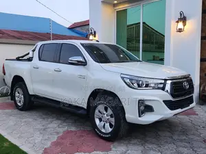 Toyota Hilux 2018 White