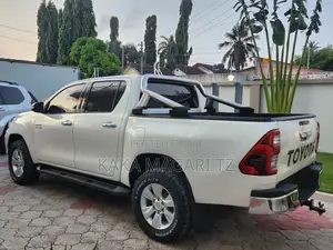 Toyota Hilux 2018 White
