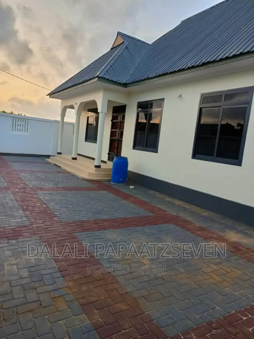 3bdrm House in Dalalipapaatzseven, Bunju for rent