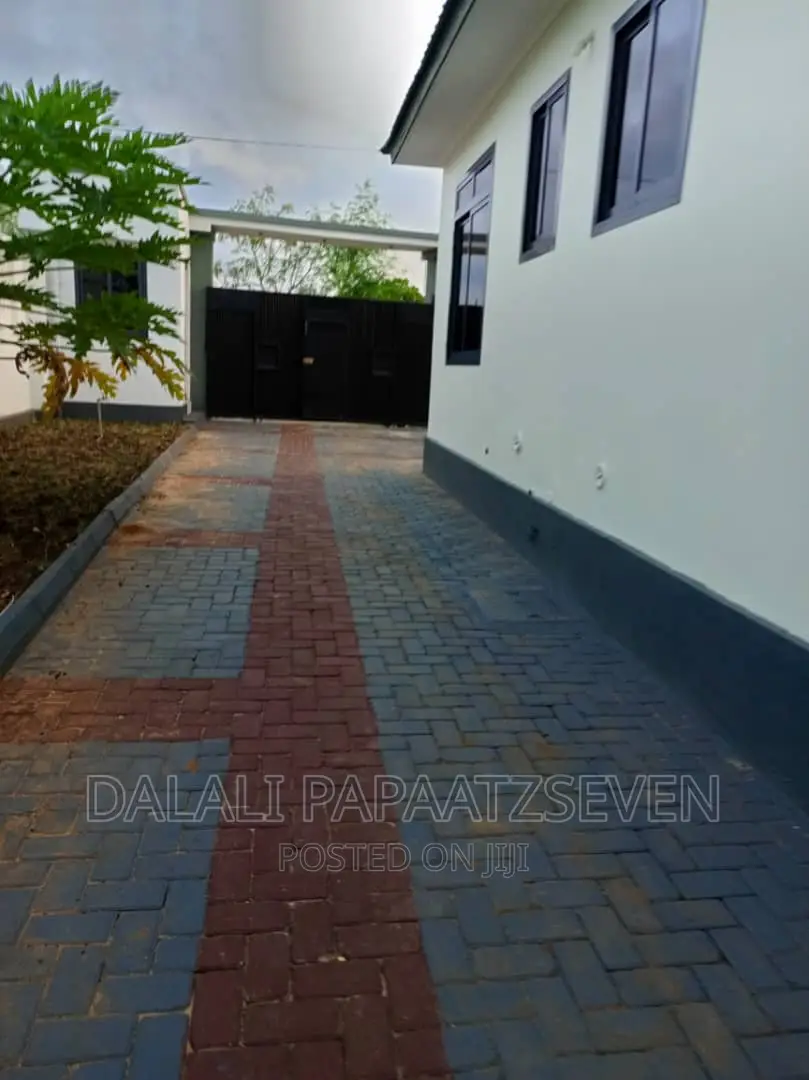 3bdrm House in Dalalipapaatzseven, Bunju for rent