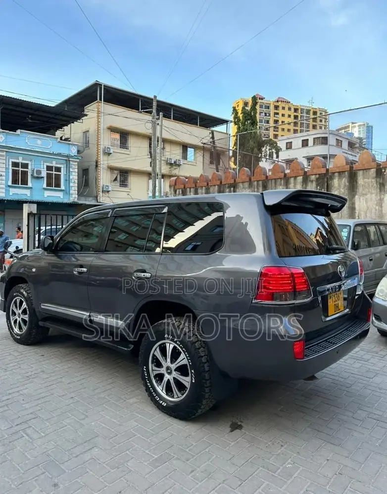 Toyota Land Cruiser 2008 Gray