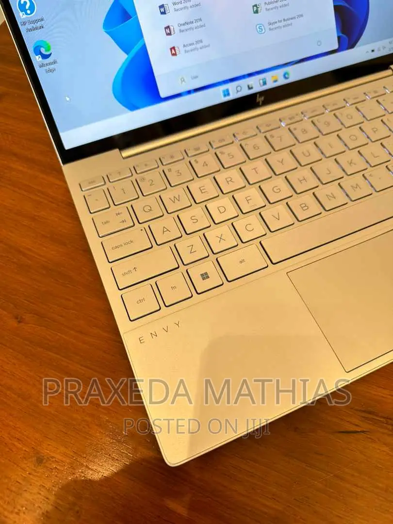 New Laptop HP Envy X360 8GB Intel Core I5 SSD 512GB