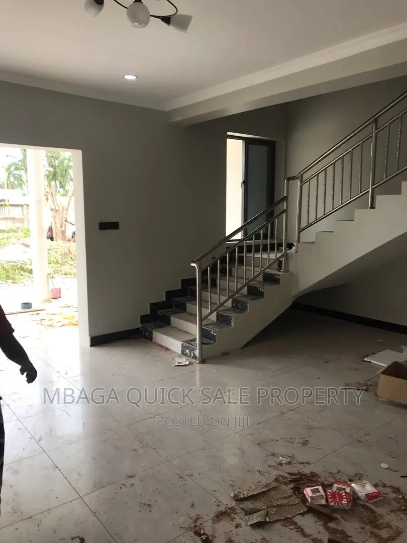 8bdrm House in Mikocheni for rent