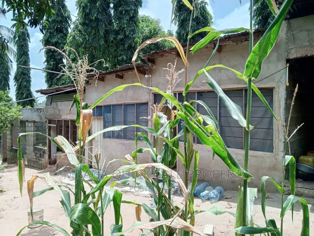 7bdrm Chalet in Mpiji Mapoe, Mbezi for sale