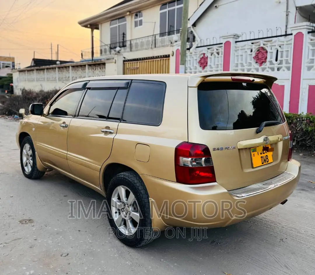 Toyota Kluger 2005 Gold
