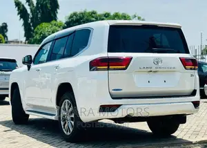 Toyota Land Cruiser 2022 White