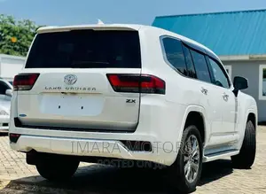 Toyota Land Cruiser 2022 White