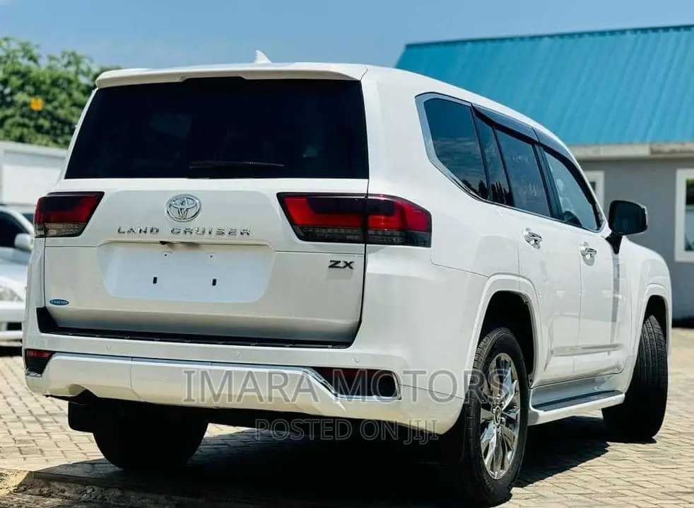 Toyota Land Cruiser 2022 White