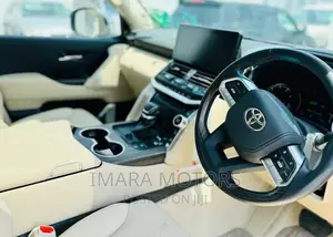 Toyota Land Cruiser 2022 White
