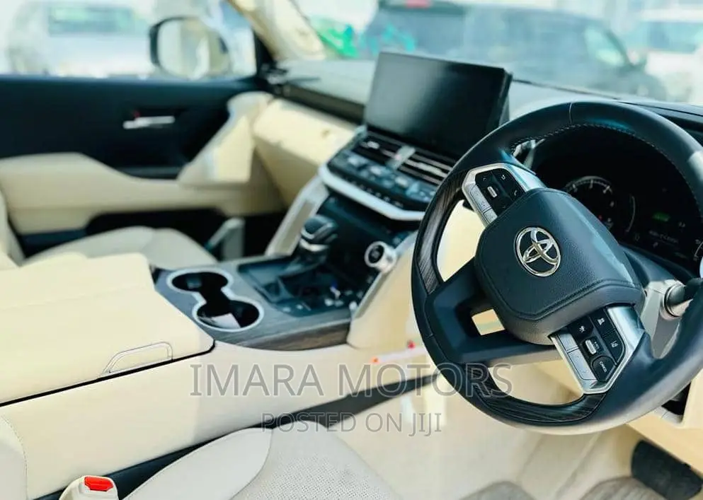 Toyota Land Cruiser 2022 White