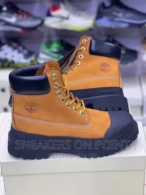 Brand New Beeline Timberla