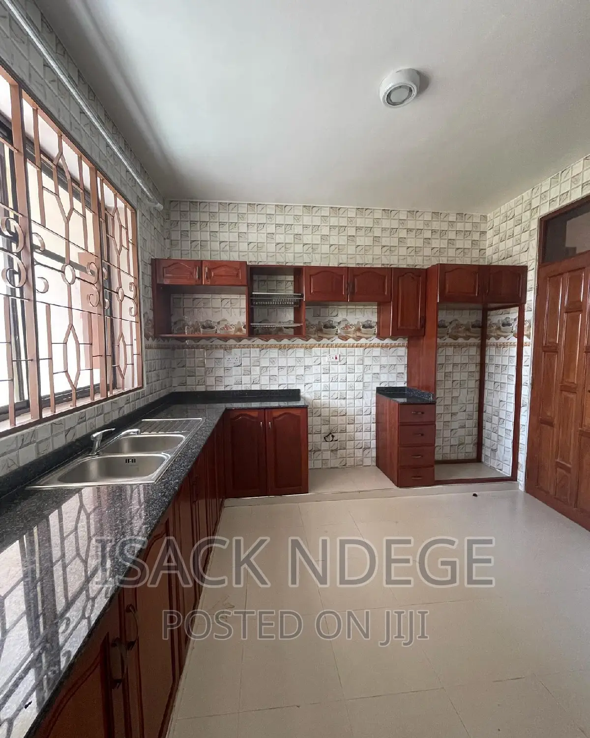 5bdrm House in Bahari Beach, Kinondoni for rent