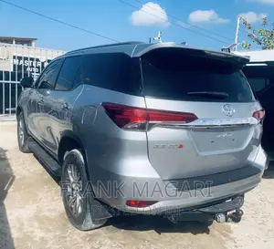 Toyota Fortuner 2021 Silver