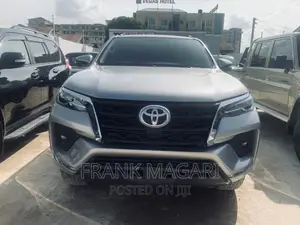 Toyota Fortuner 2021 Silver