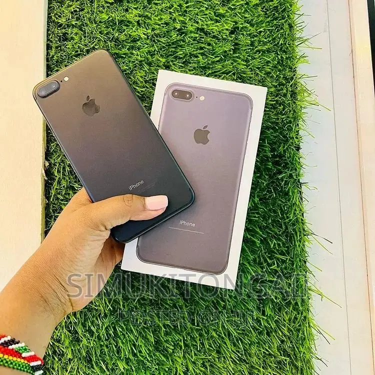 New Apple iPhone 7 Plus 128 GB Black