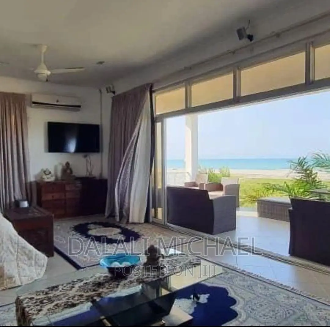 5bdrm House in Bahari Beach, Kunduchi for sale